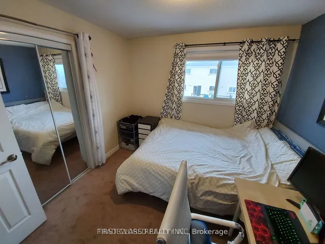 880 Leslie Valley Drive, Newmarket, ON L3Y 7G9