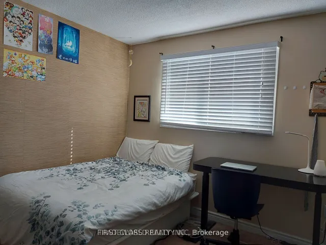 880 Leslie Valley Drive, Newmarket, ON L3Y 7G9