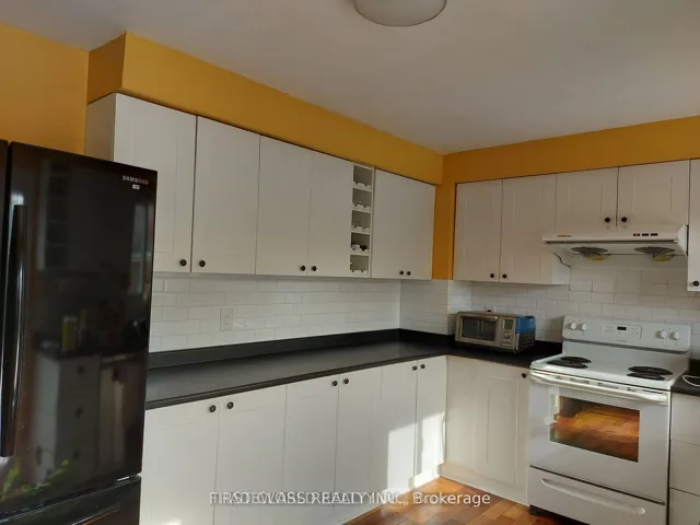 880 Leslie Valley Drive, Newmarket, ON L3Y 7G9