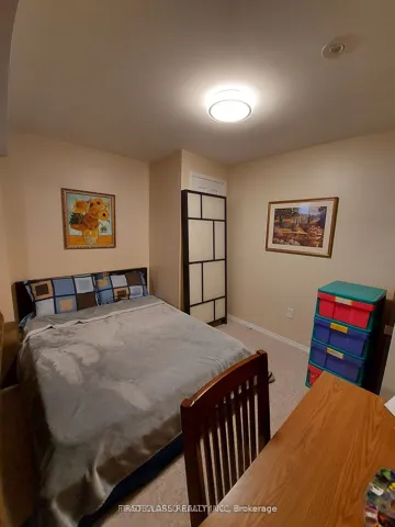 880 Leslie Valley Drive, Newmarket, ON L3Y 7G9