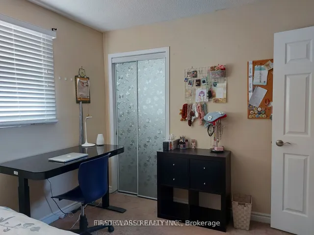 880 Leslie Valley Drive, Newmarket, ON L3Y 7G9