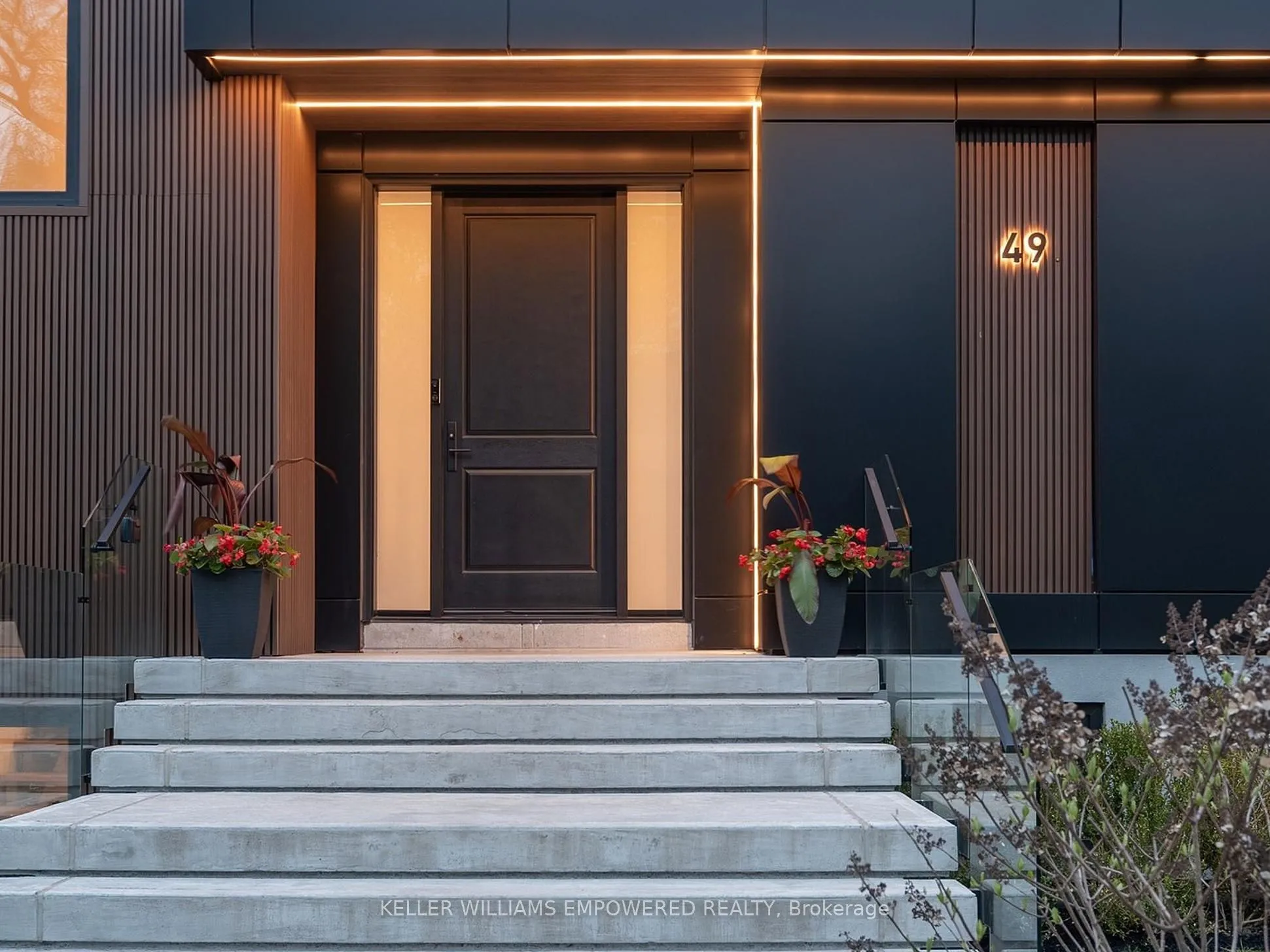 Detached Home For Sale | N13159200