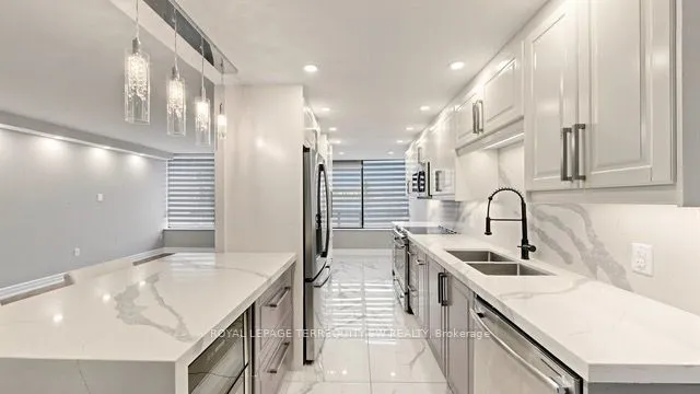 7440 Bathurst Street, Vaughan, ON L4J 7K8