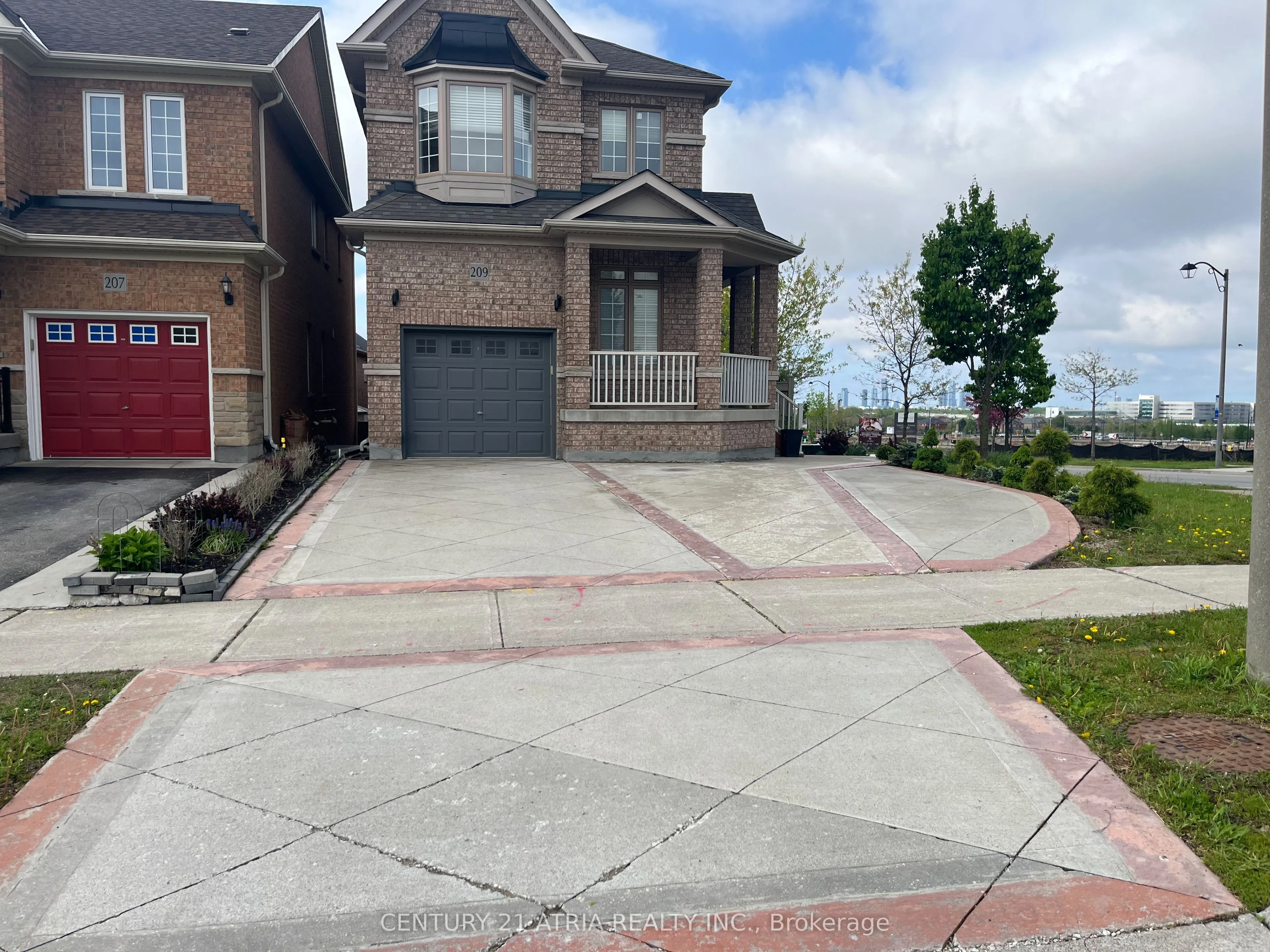 Detached Home For Lease | N13177276