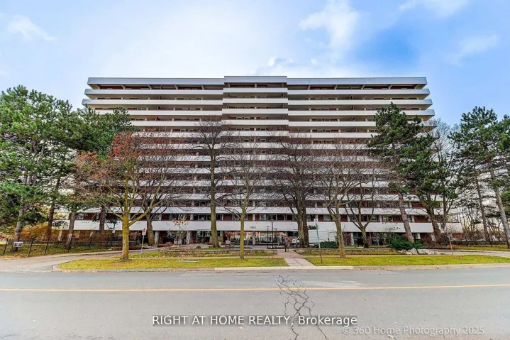 1 Royal Orchard Boulevard, Markham, ON L3T 3C2