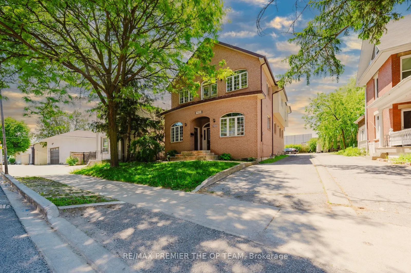 Detached Home For Sale | N13242608