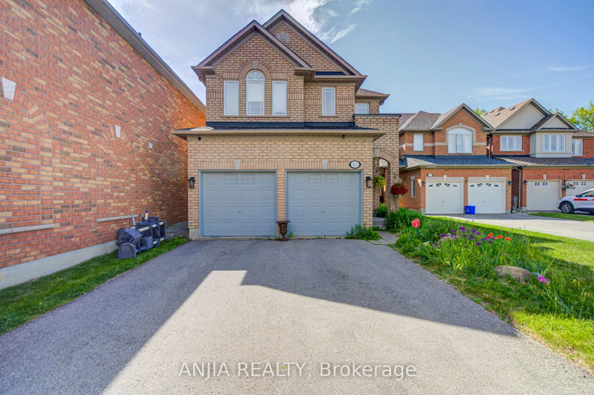 Detached Home For Sale | N13247194