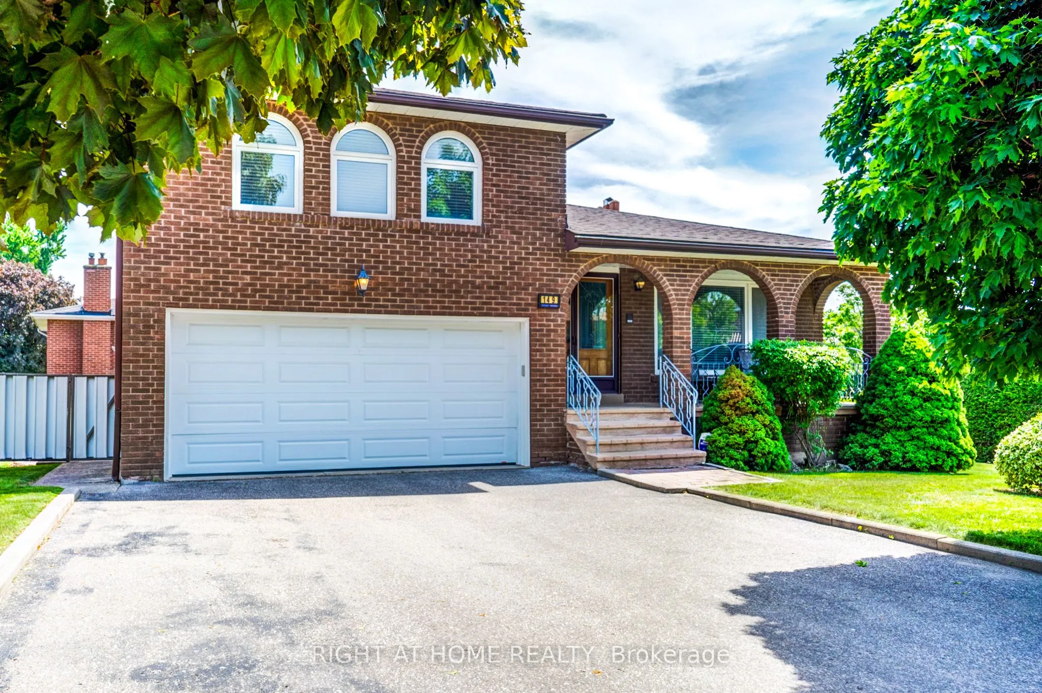 Detached Home For Sale | N13423712