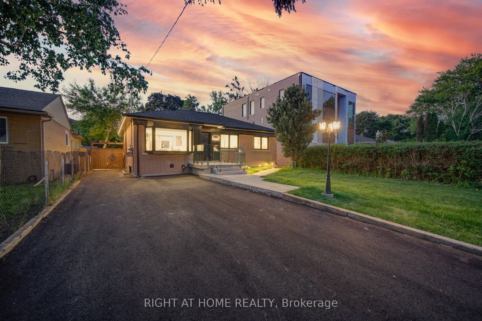 Detached Home For Sale | N13423844