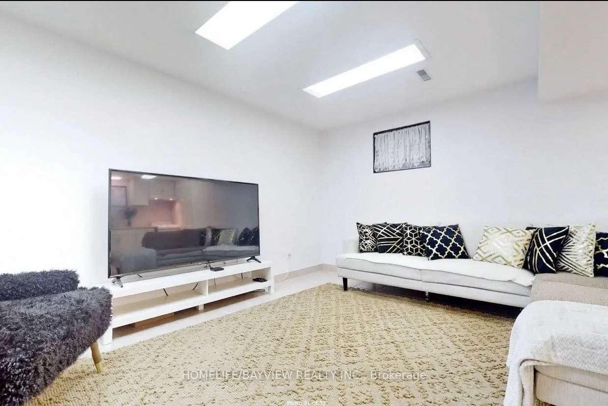 Detached Home For Lease | N13428944