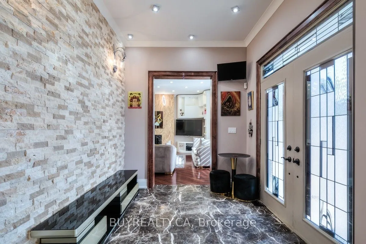 Detached Home For Lease | N13434082