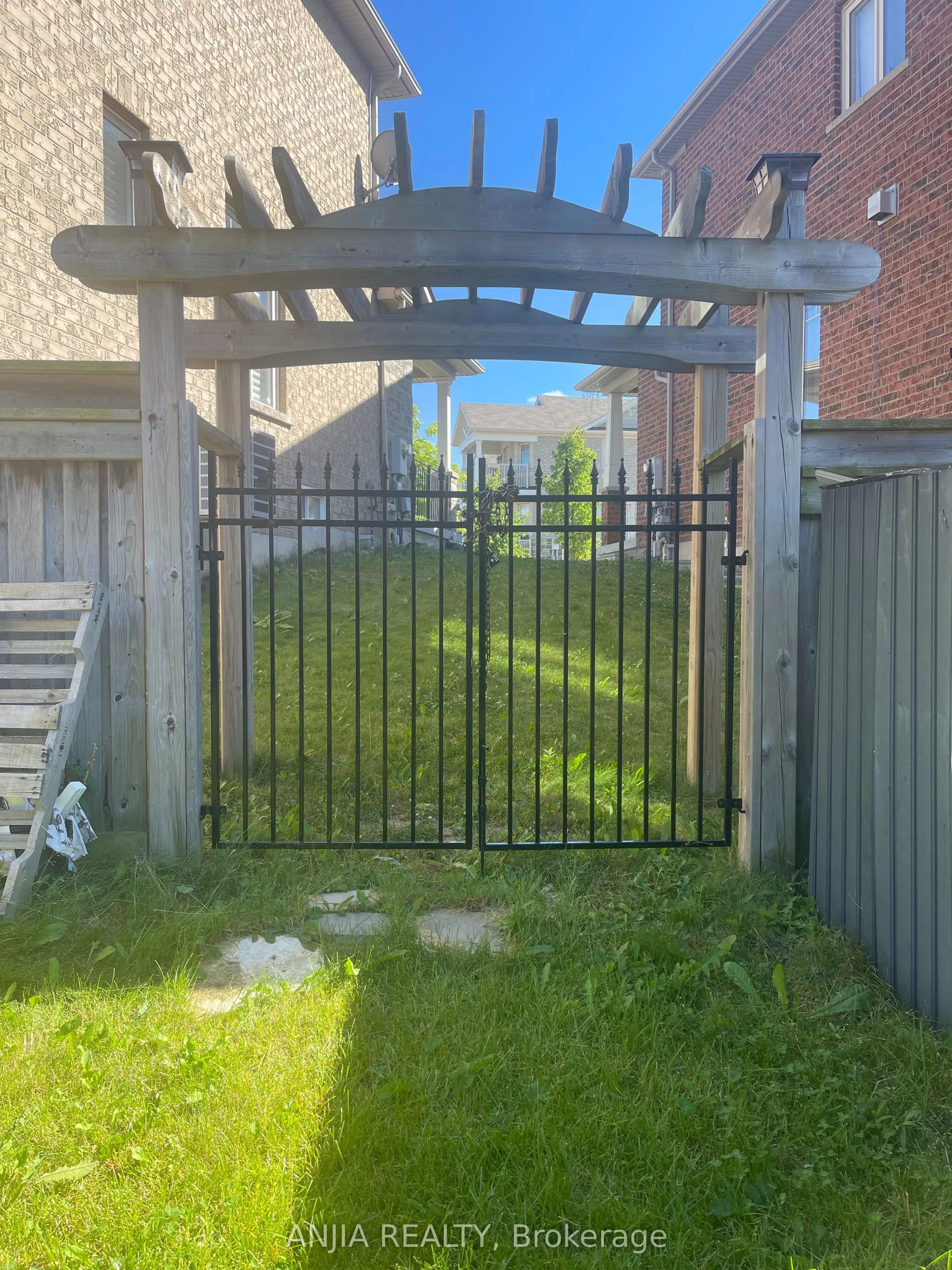Detached Home For Lease | N13442470