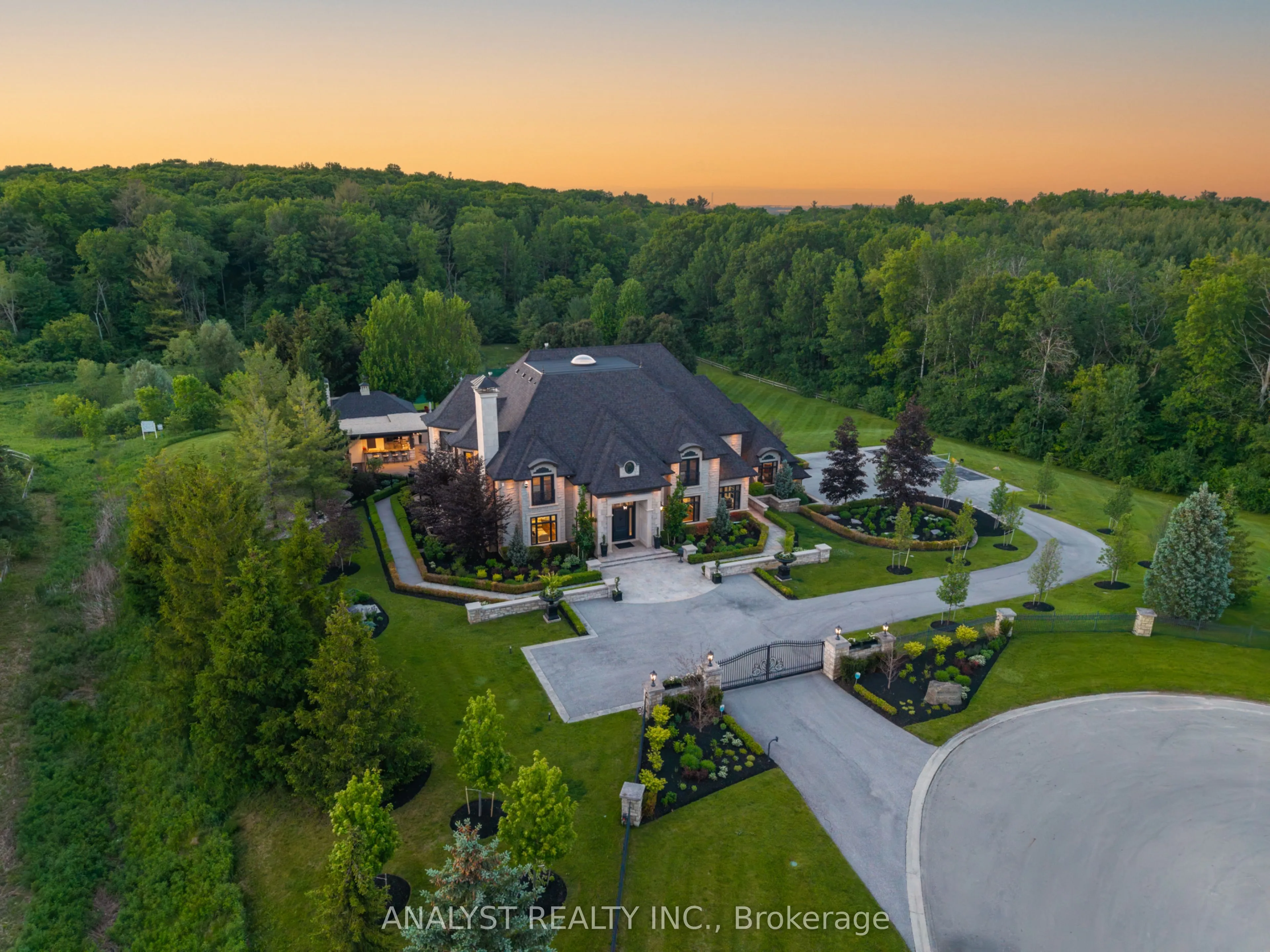 Detached Home For Sale | N13442706