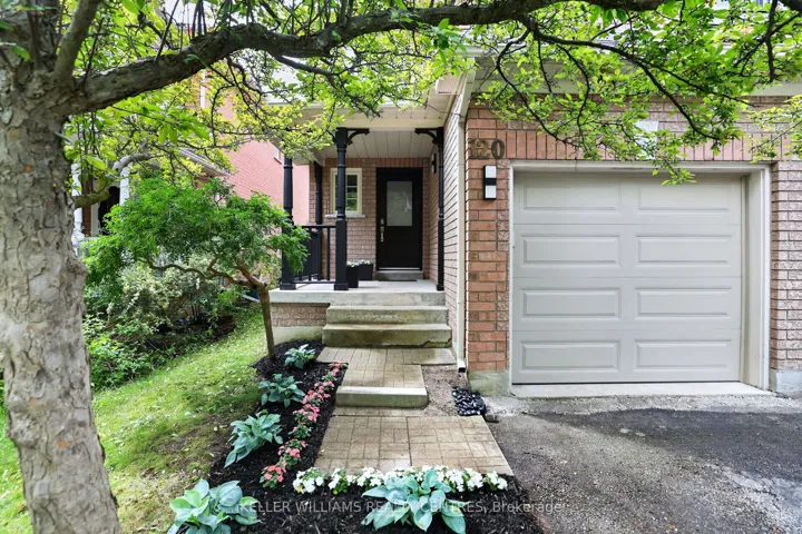120 Woodroof Cres (Newer Gar Door)