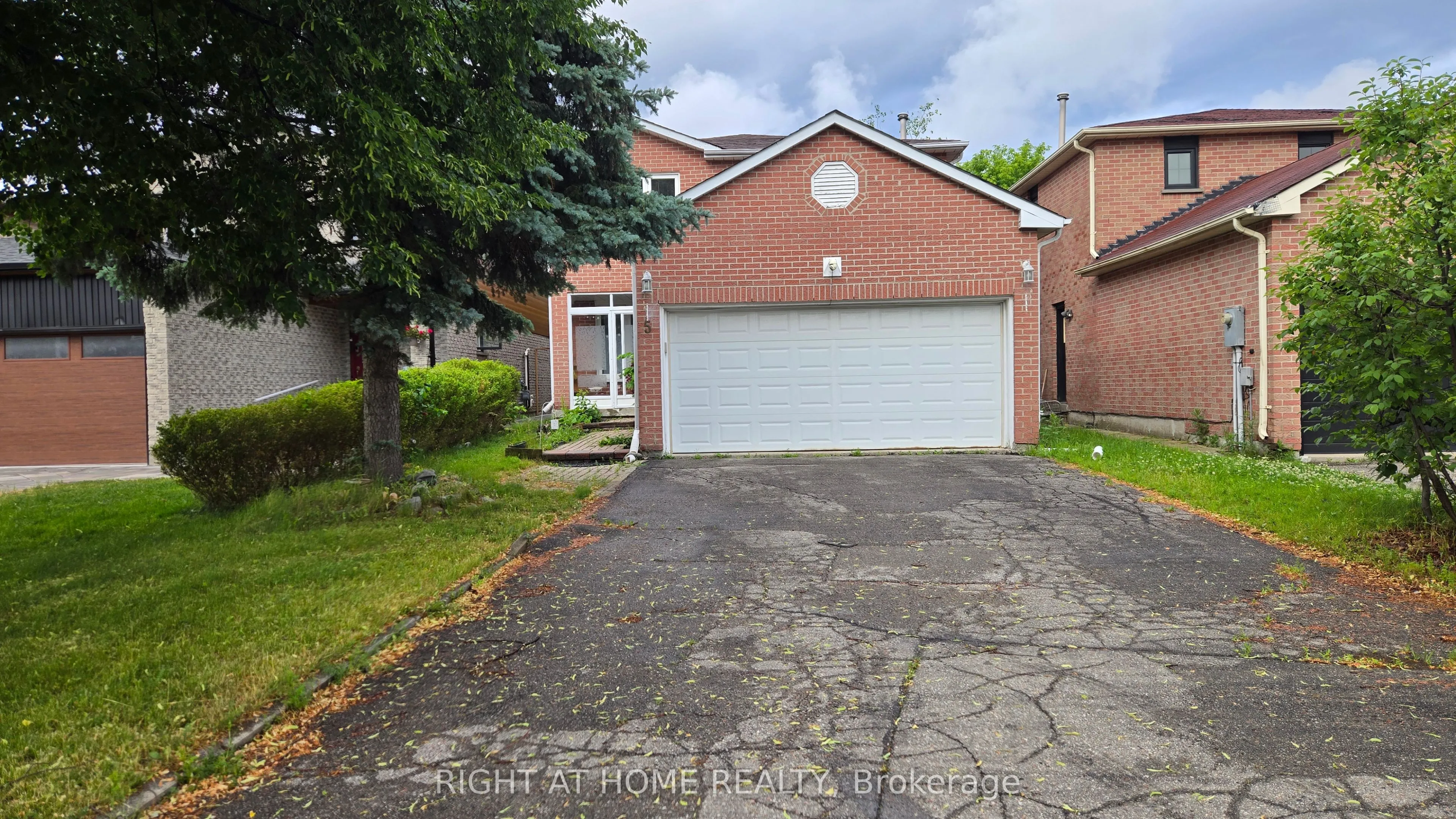Detached Home For Lease | N13445740