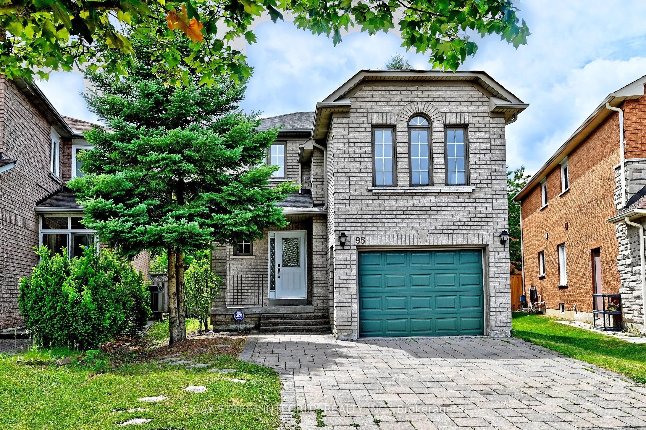 Detached Home For Sale | N13459460