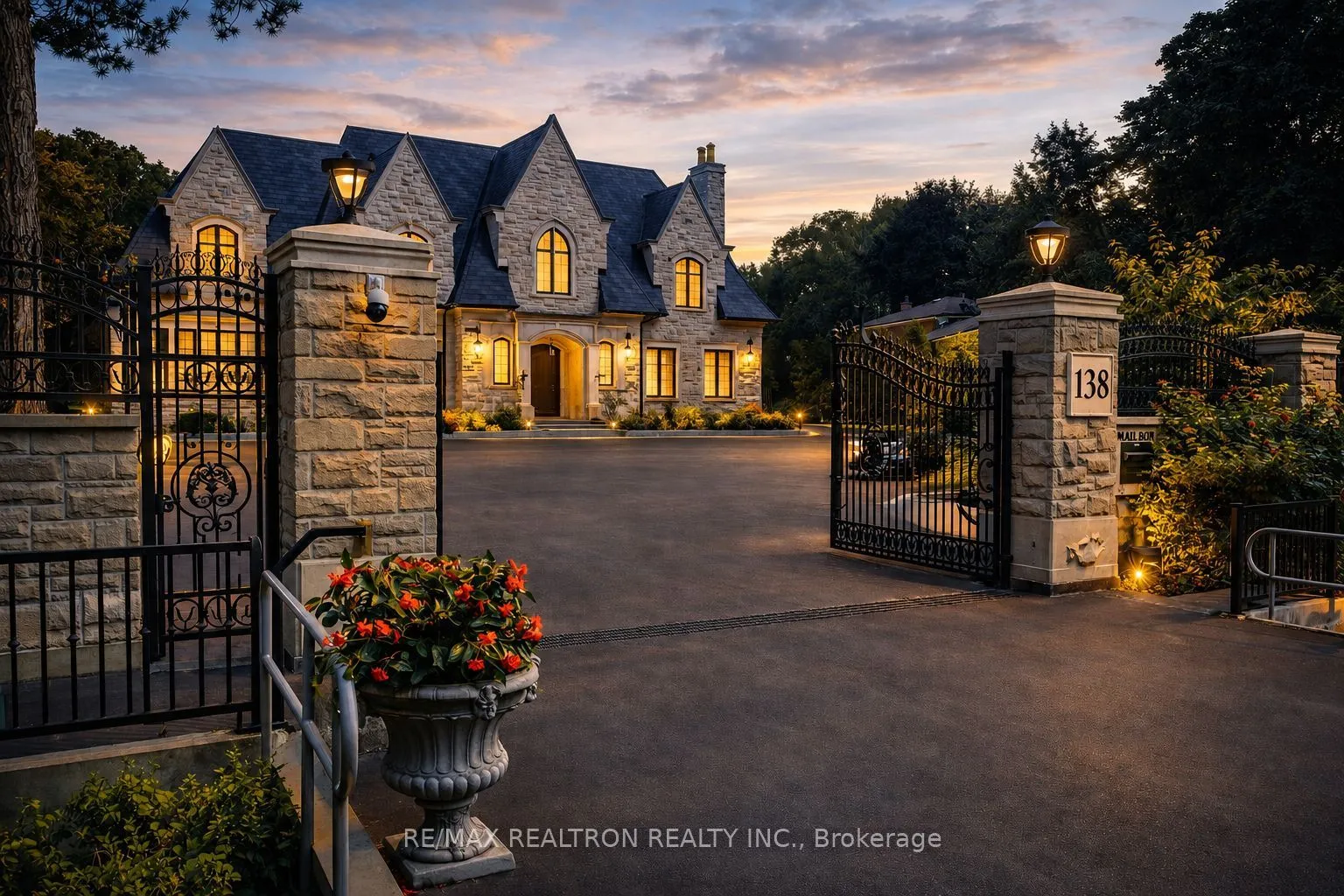 Detached Home For Sale | N13461404