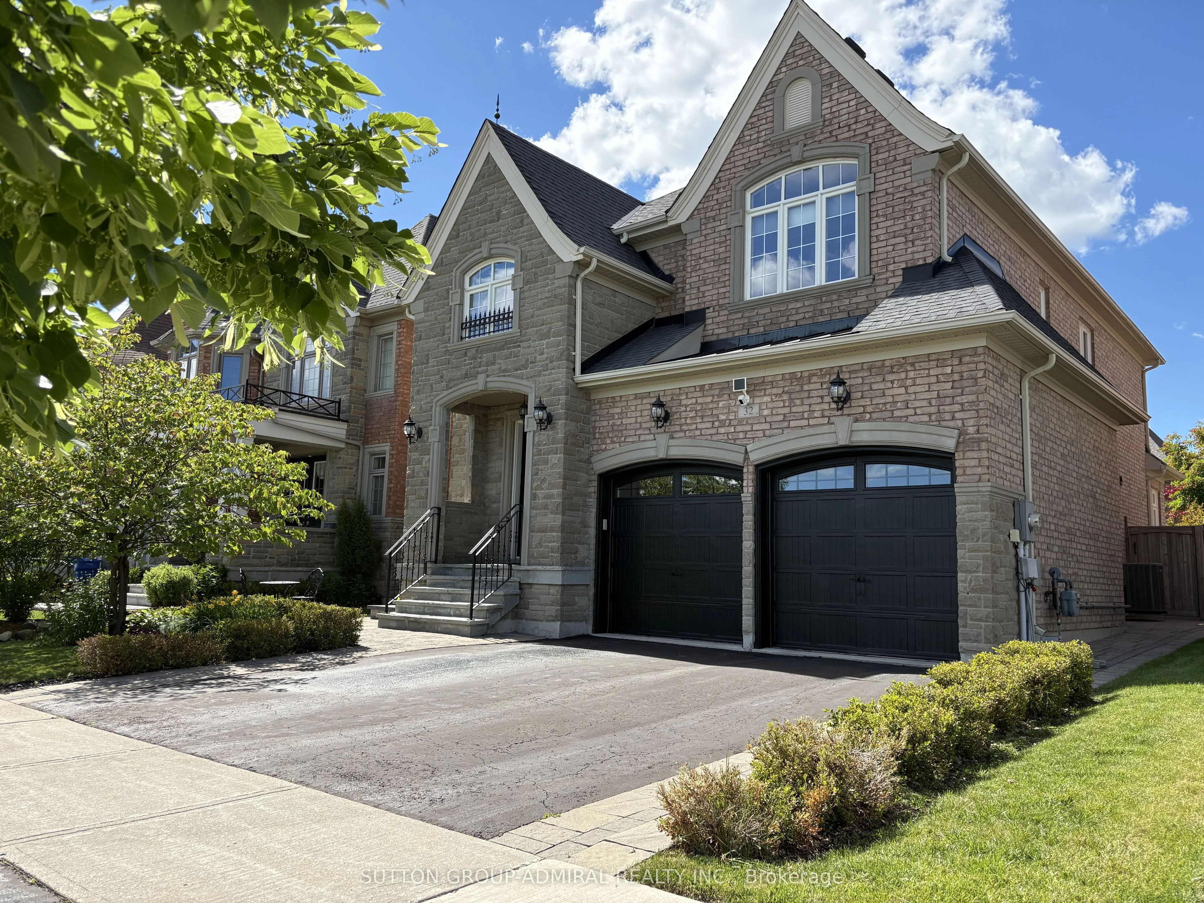 Detached Home For Sale | N13470494