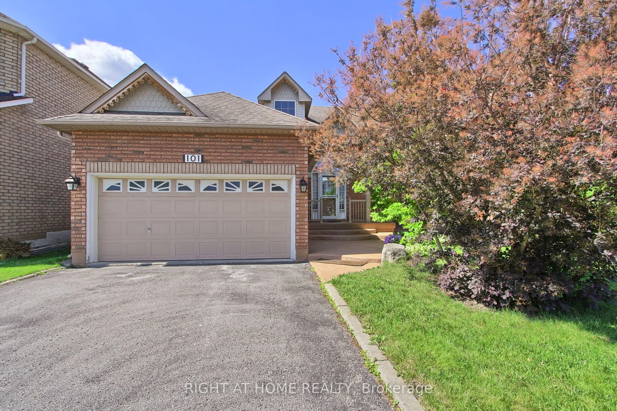 Detached Home For Sale | N13470632
