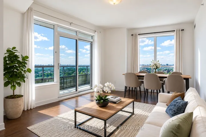 Unobstructed, panoramic views from the 24th floor