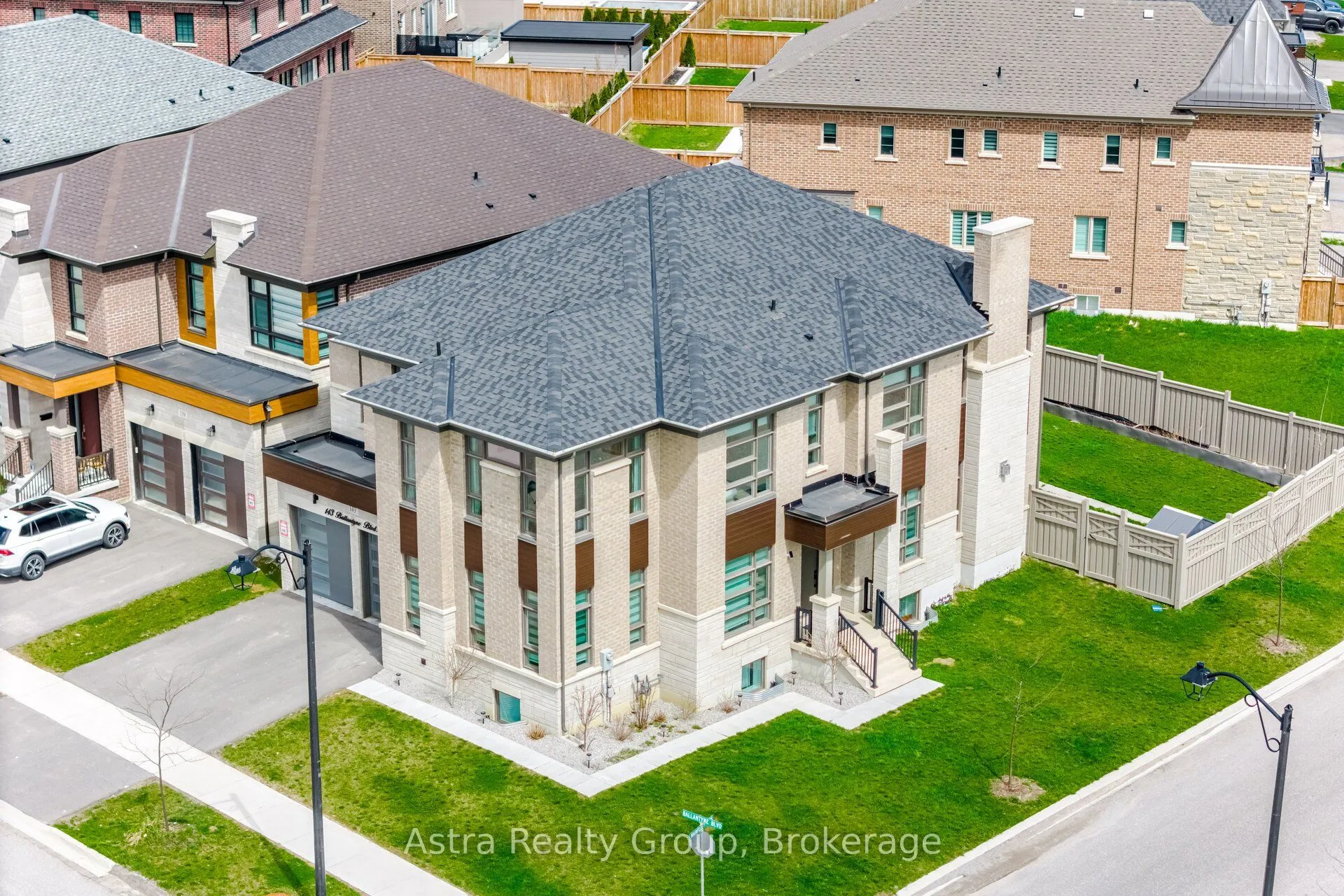 Detached Home For Sale | N13473480