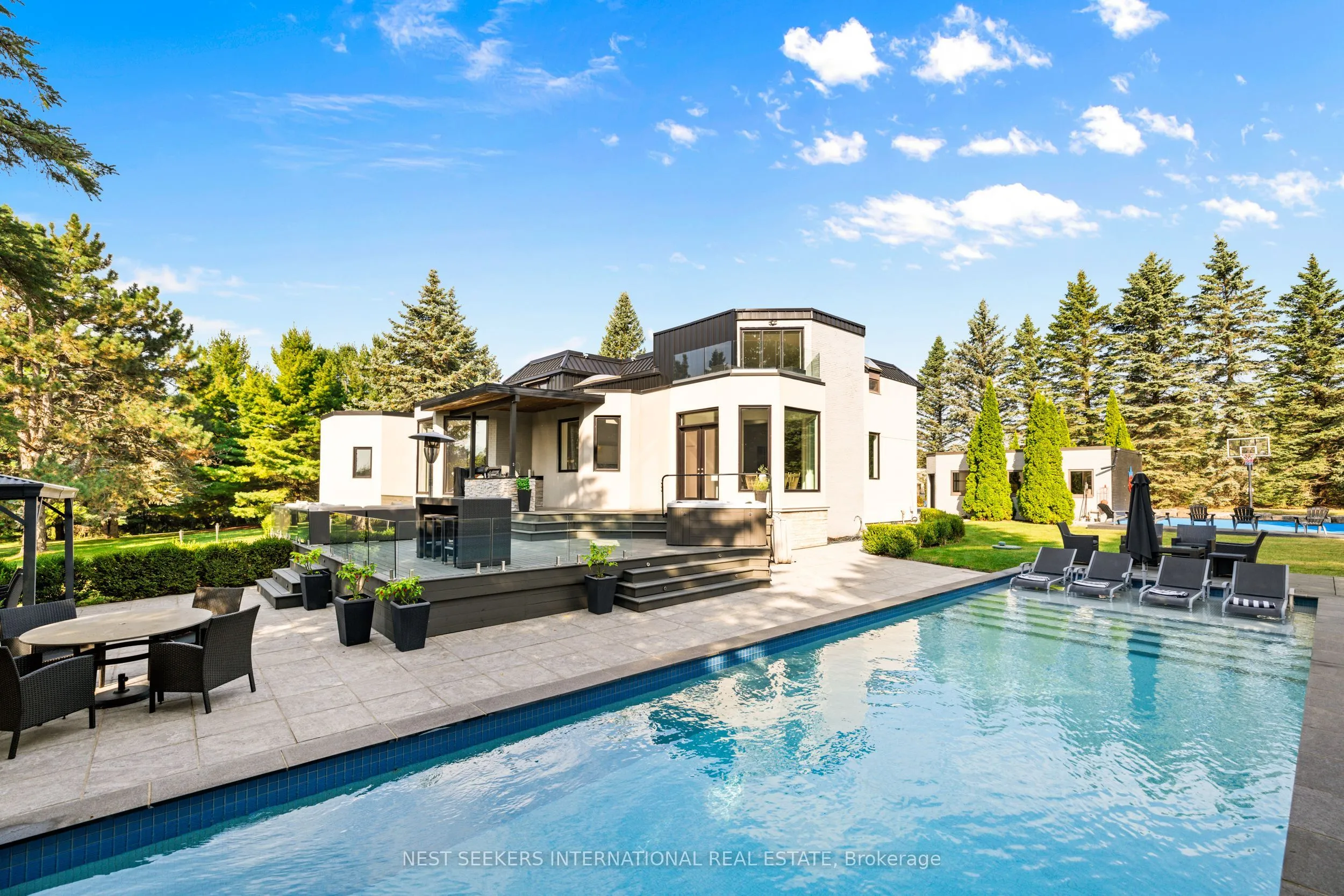 Detached Home For Sale | N13491920