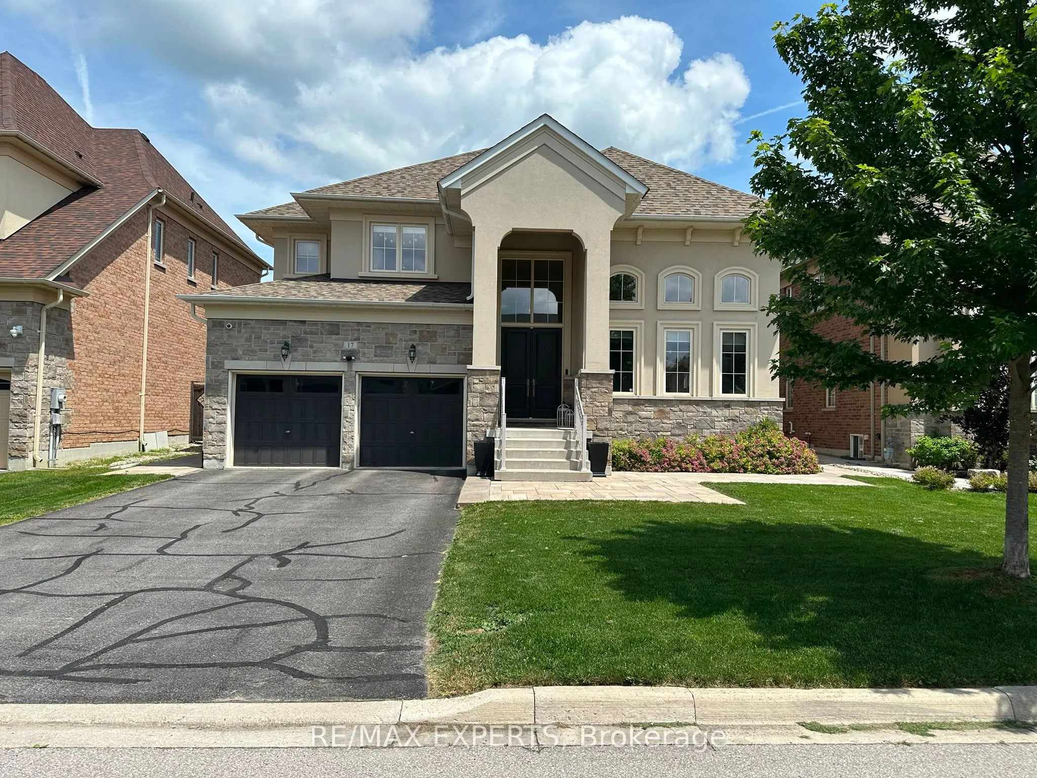 Detached Home For Lease | N13492358