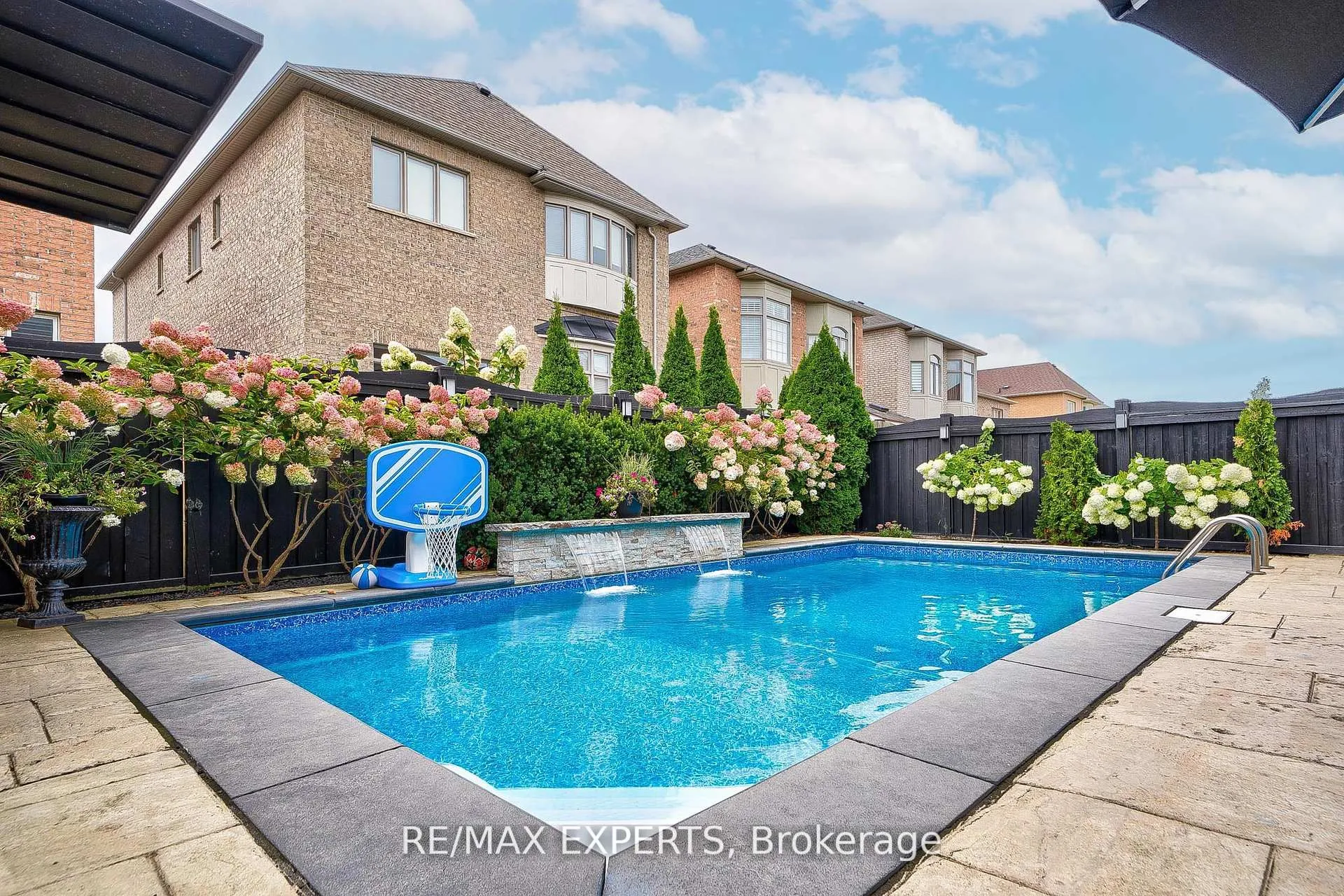 Detached Home For Sale | N13492630