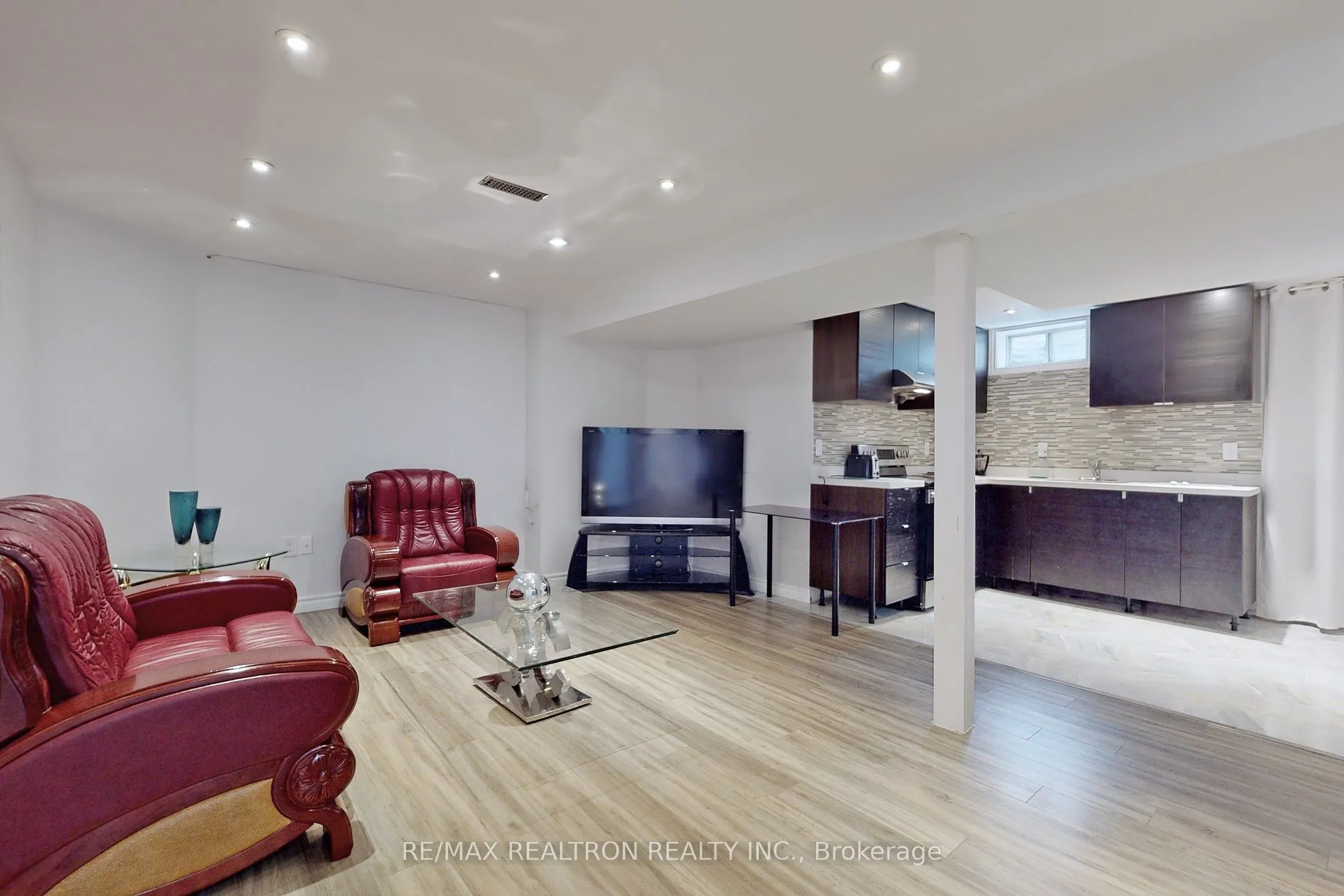 Detached Home For Lease | N13494362