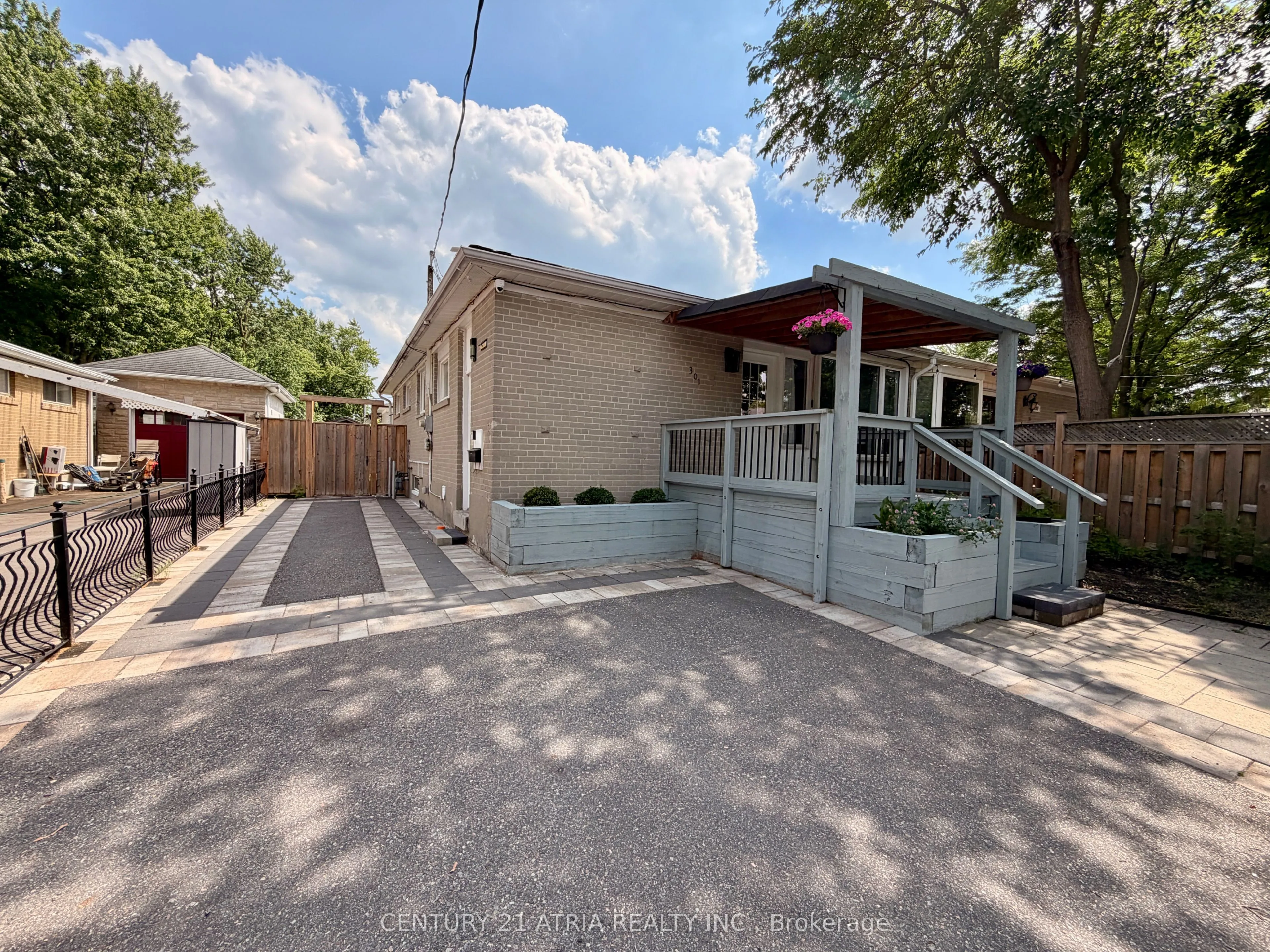 Semi-Detached Home For Sale | N13516478