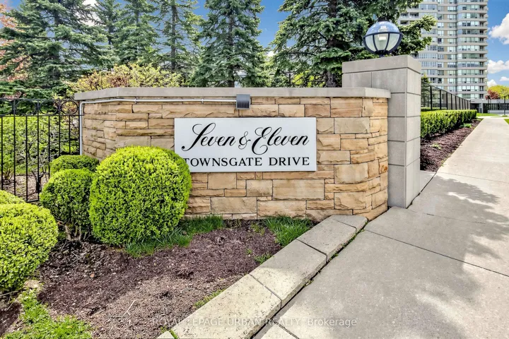 11 Townsgate Drive, Vaughan, ON L4J 8G4
