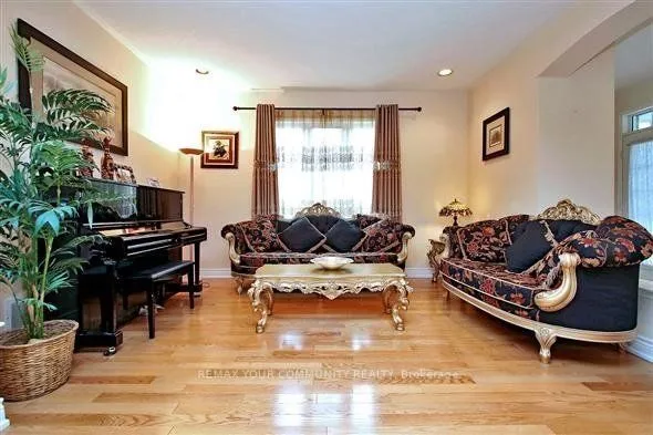 Detached Home For Lease | N13524360