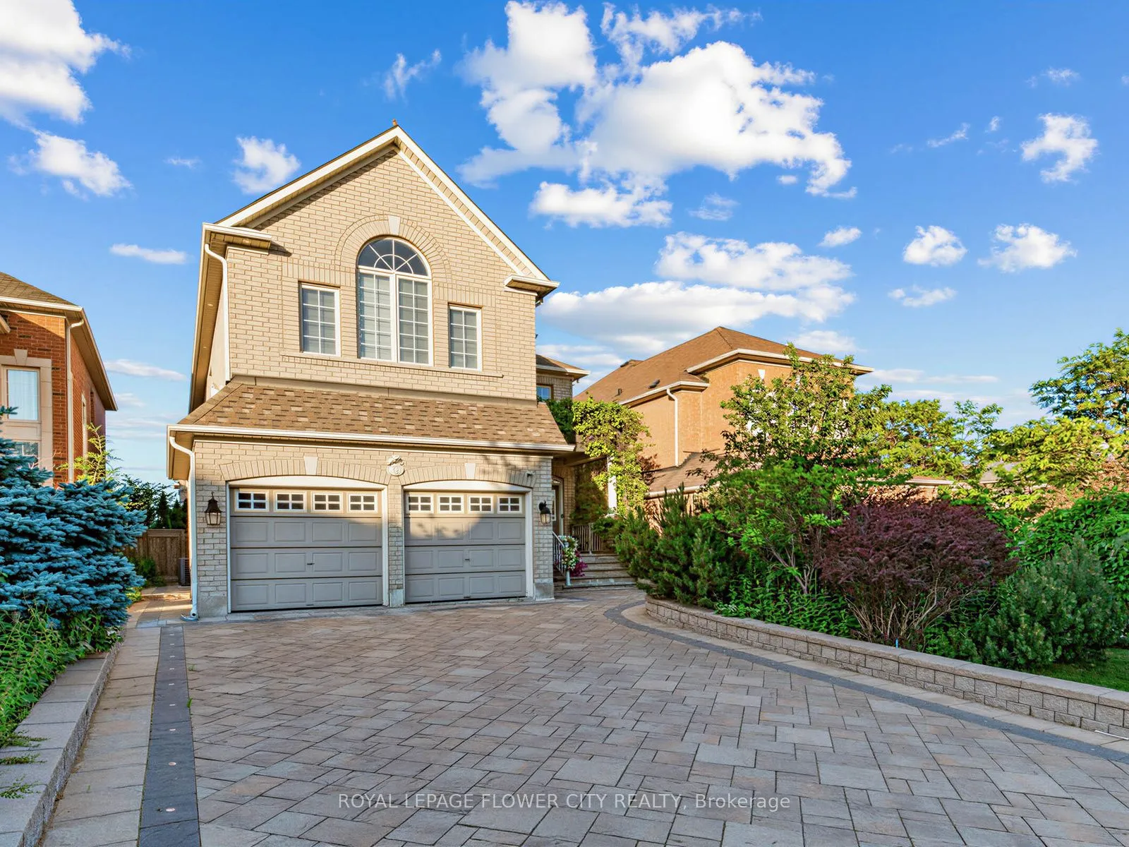 Detached Home For Sale | N13526370