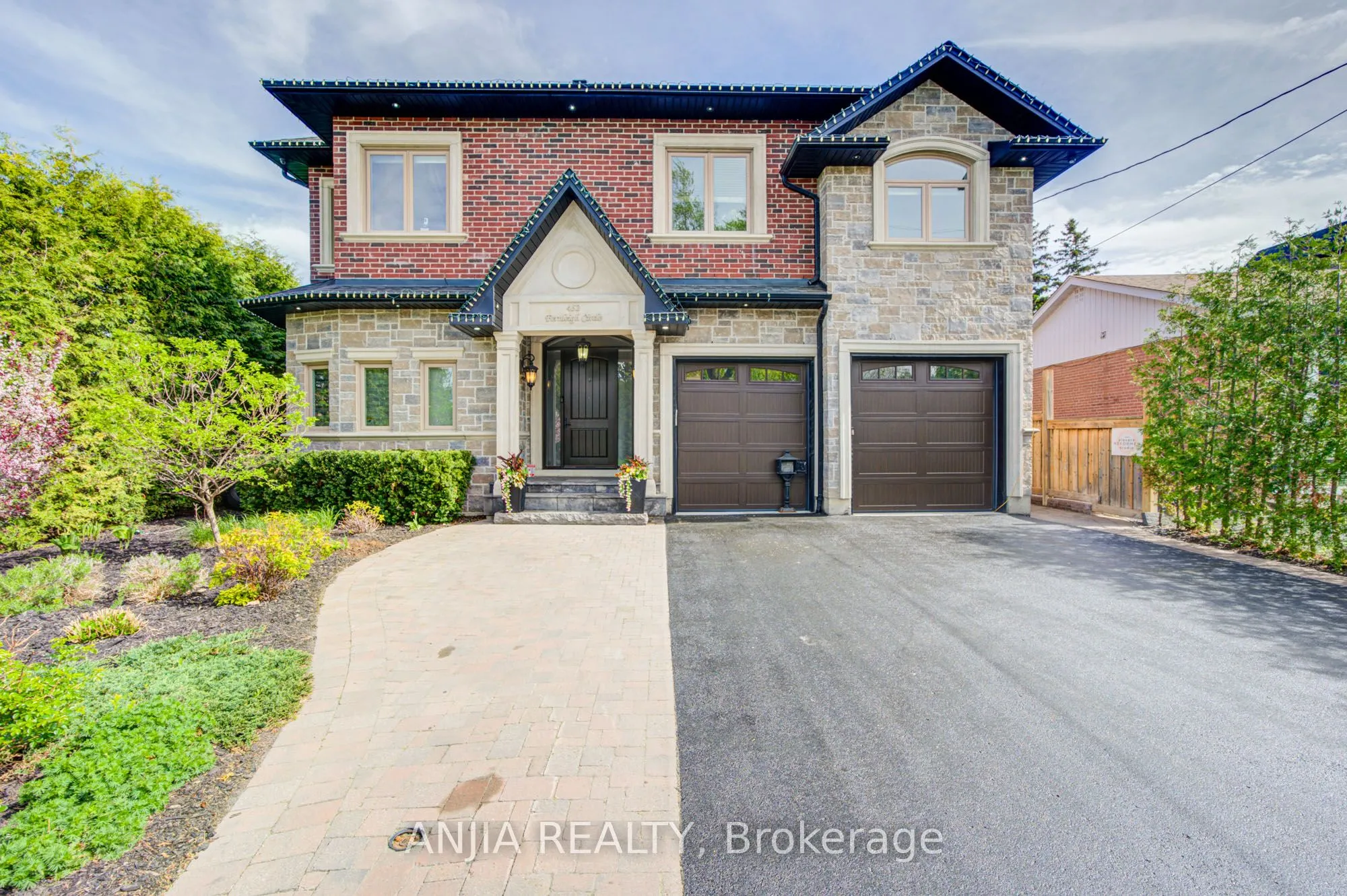 Detached Home For Sale | N13530394