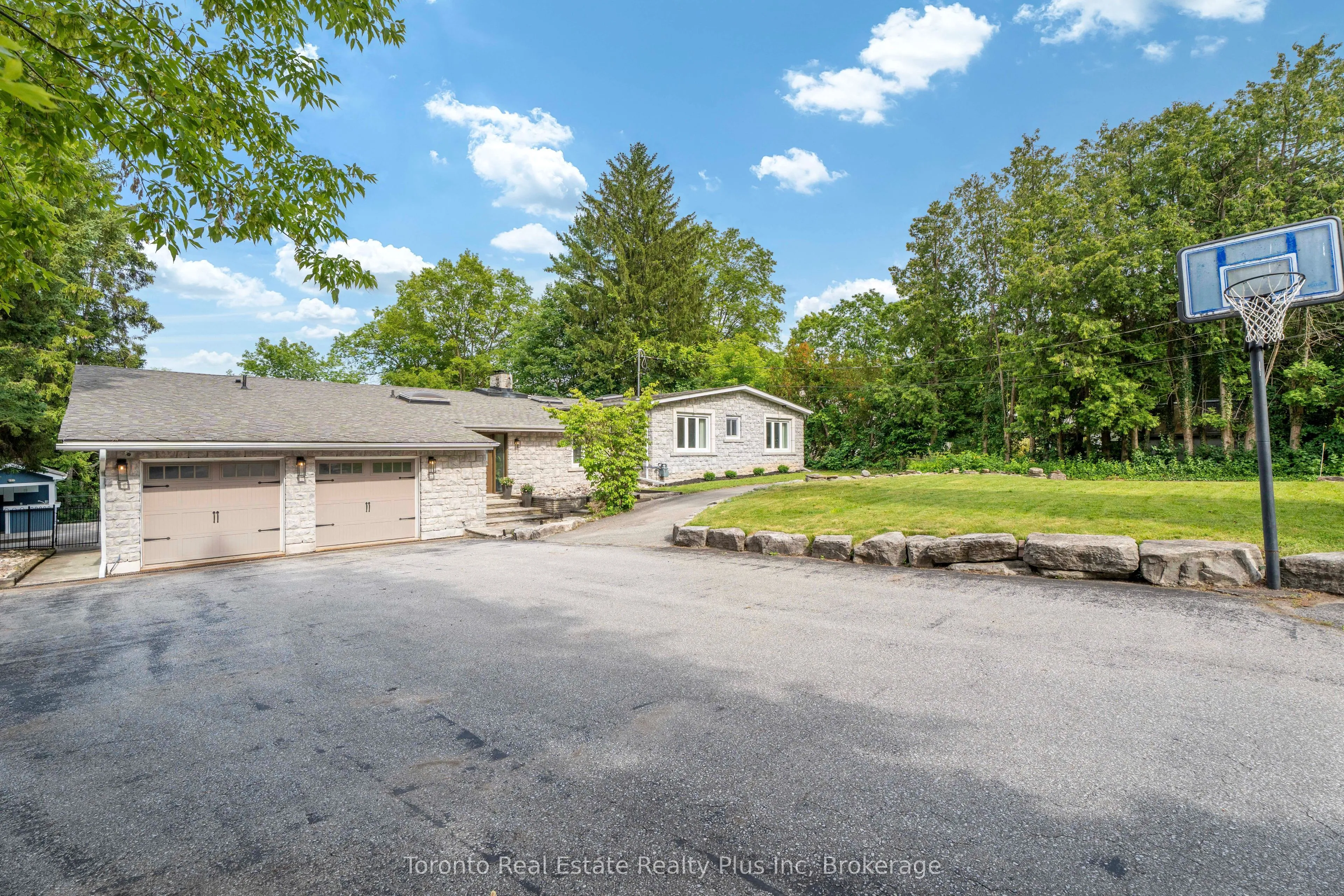 Detached Home For Sale | N13535504