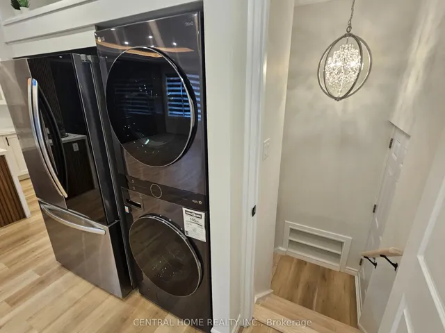 137 Willow Lane, Newmarket, ON L3Y 4J1