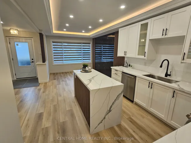 137 Willow Lane, Newmarket, ON L3Y 4J1