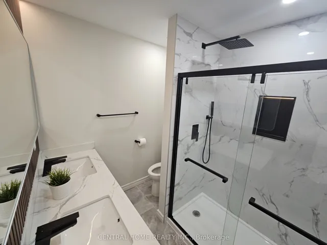 137 Willow Lane, Newmarket, ON L3Y 4J1