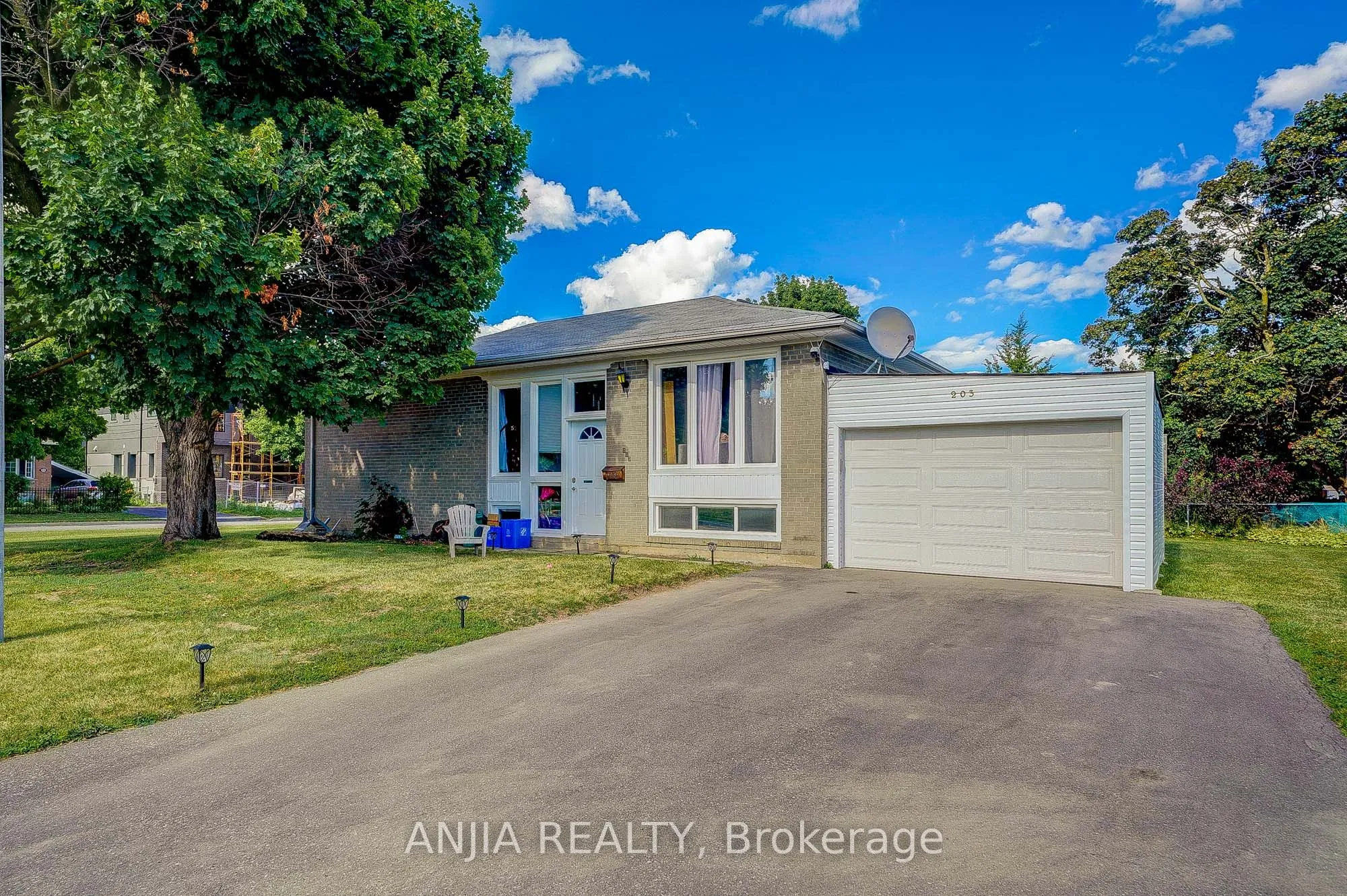 Detached Home For Lease | N13539336