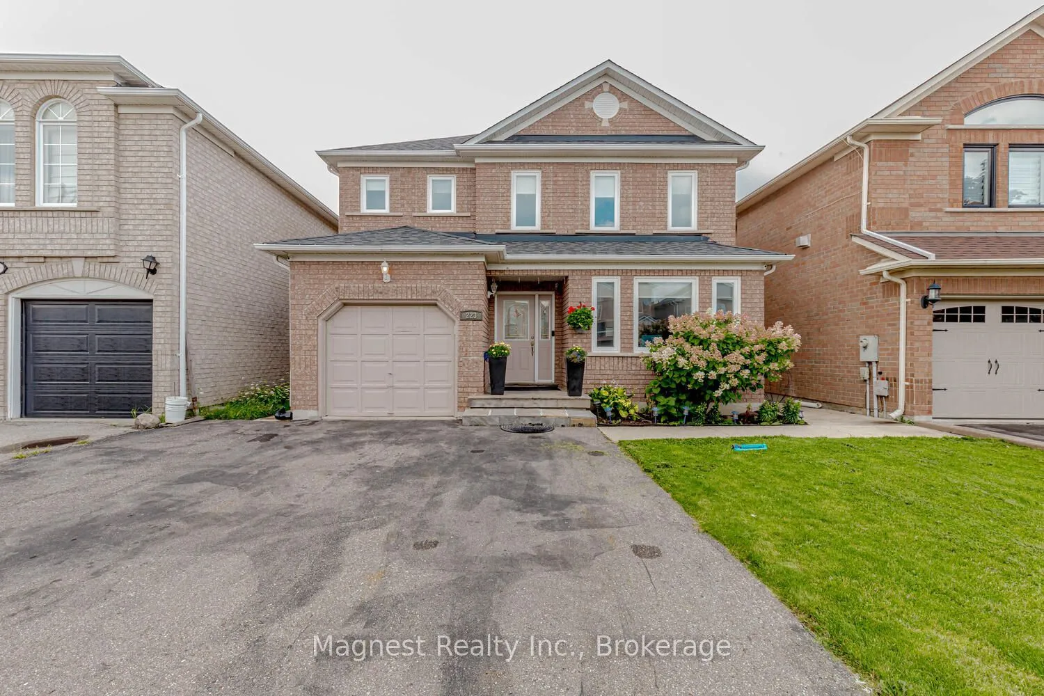 Detached Home For Lease | N13540380