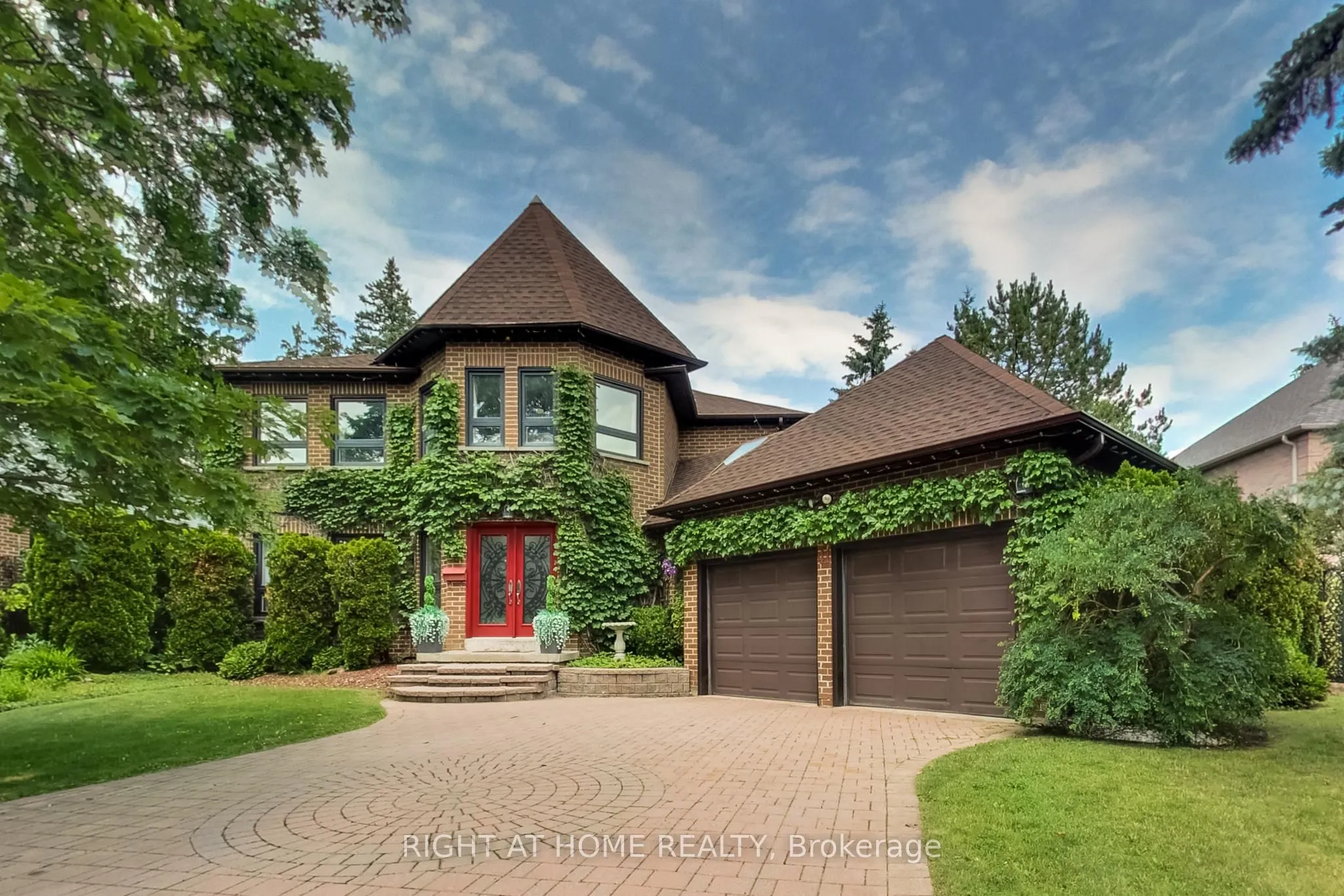 Detached Home For Sale | N13547314