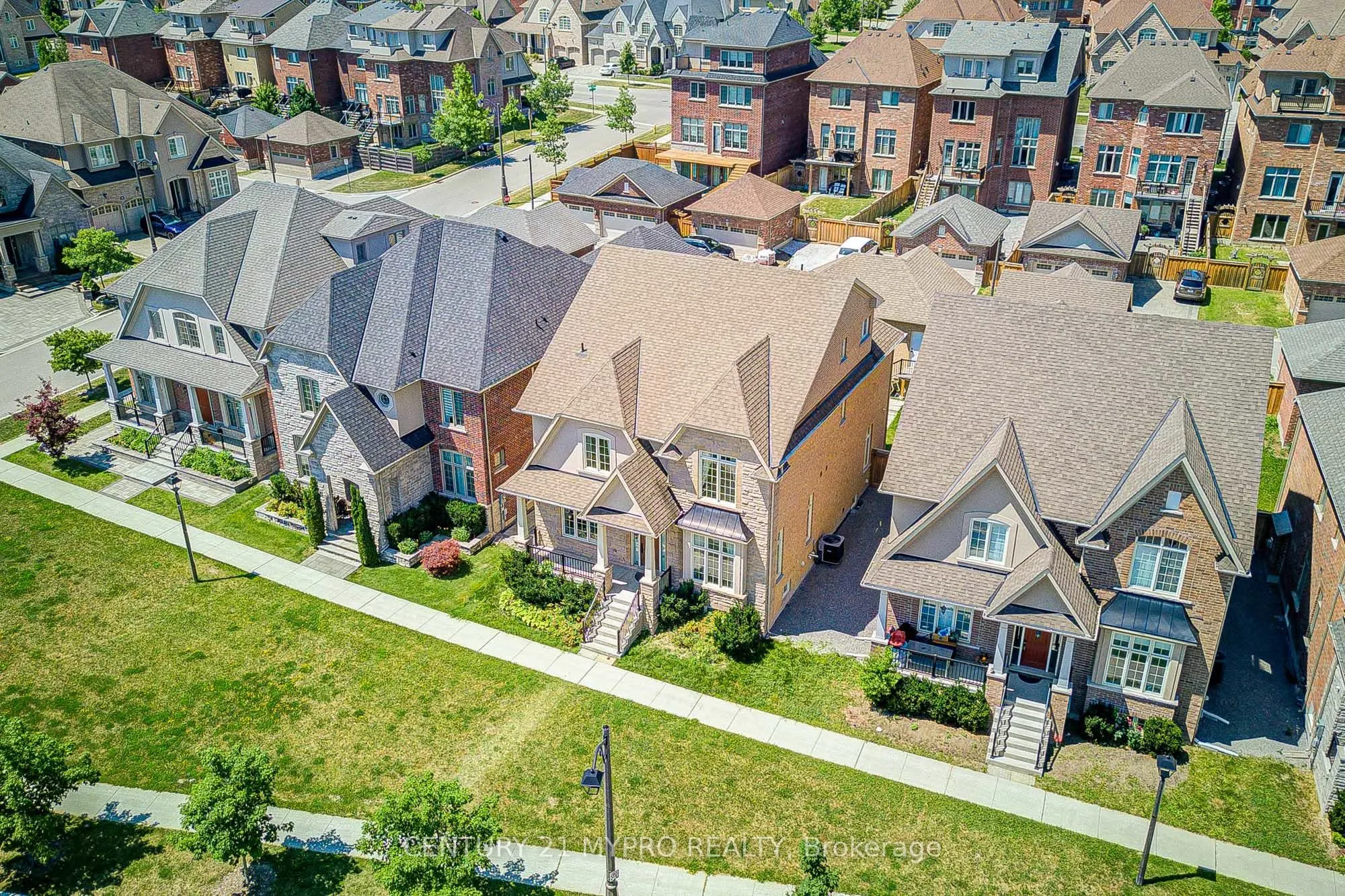 Detached Home For Sale | N13559780