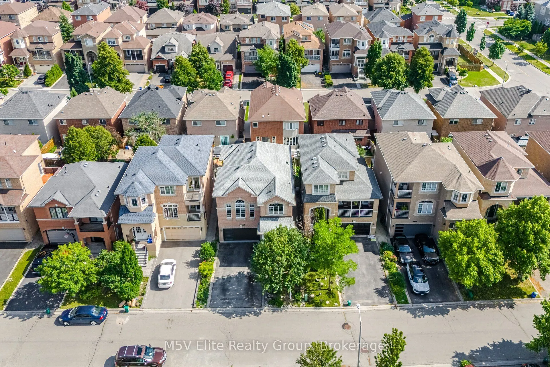 Detached Home For Sale | N13569348