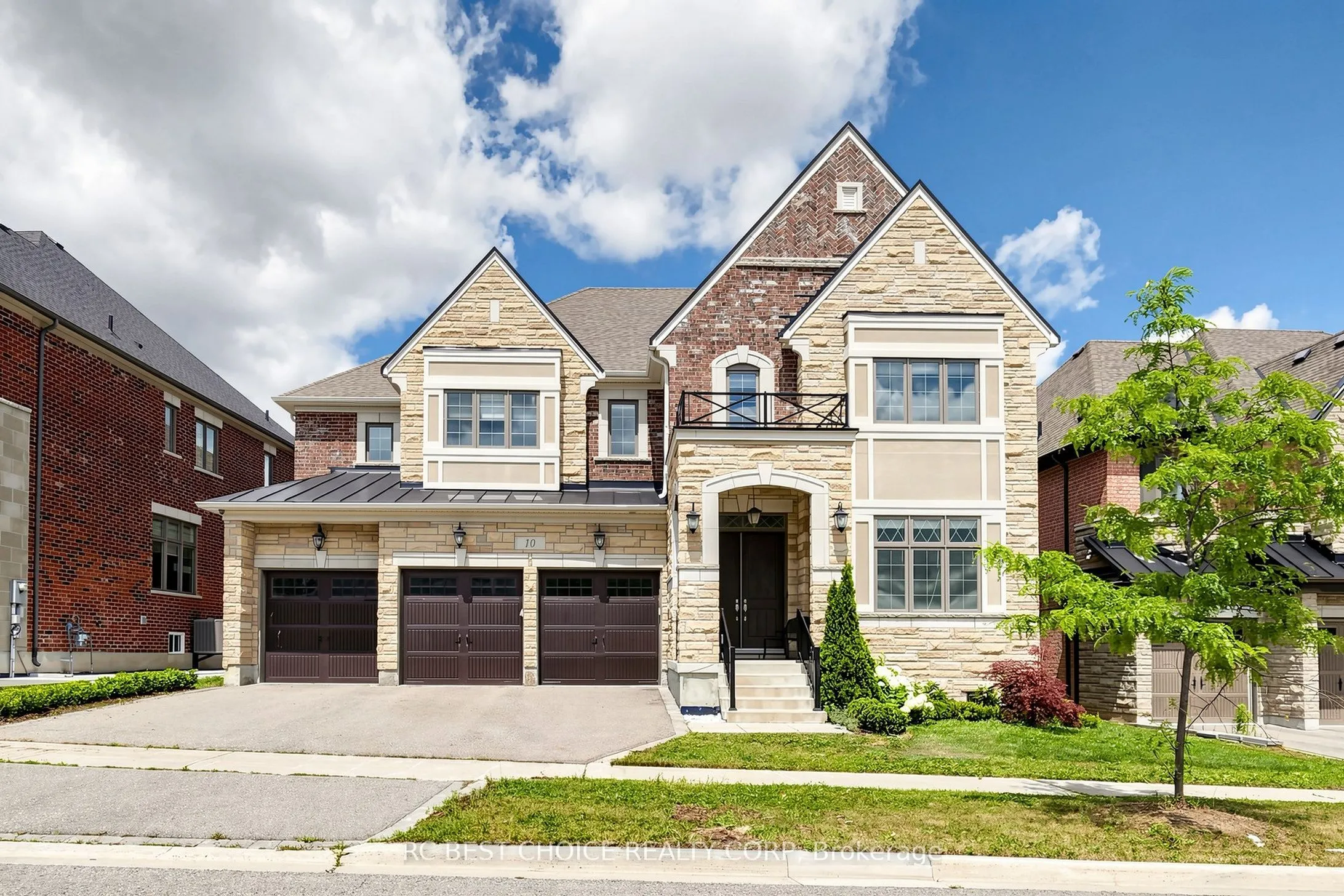 Detached Home For Sale | N13608254