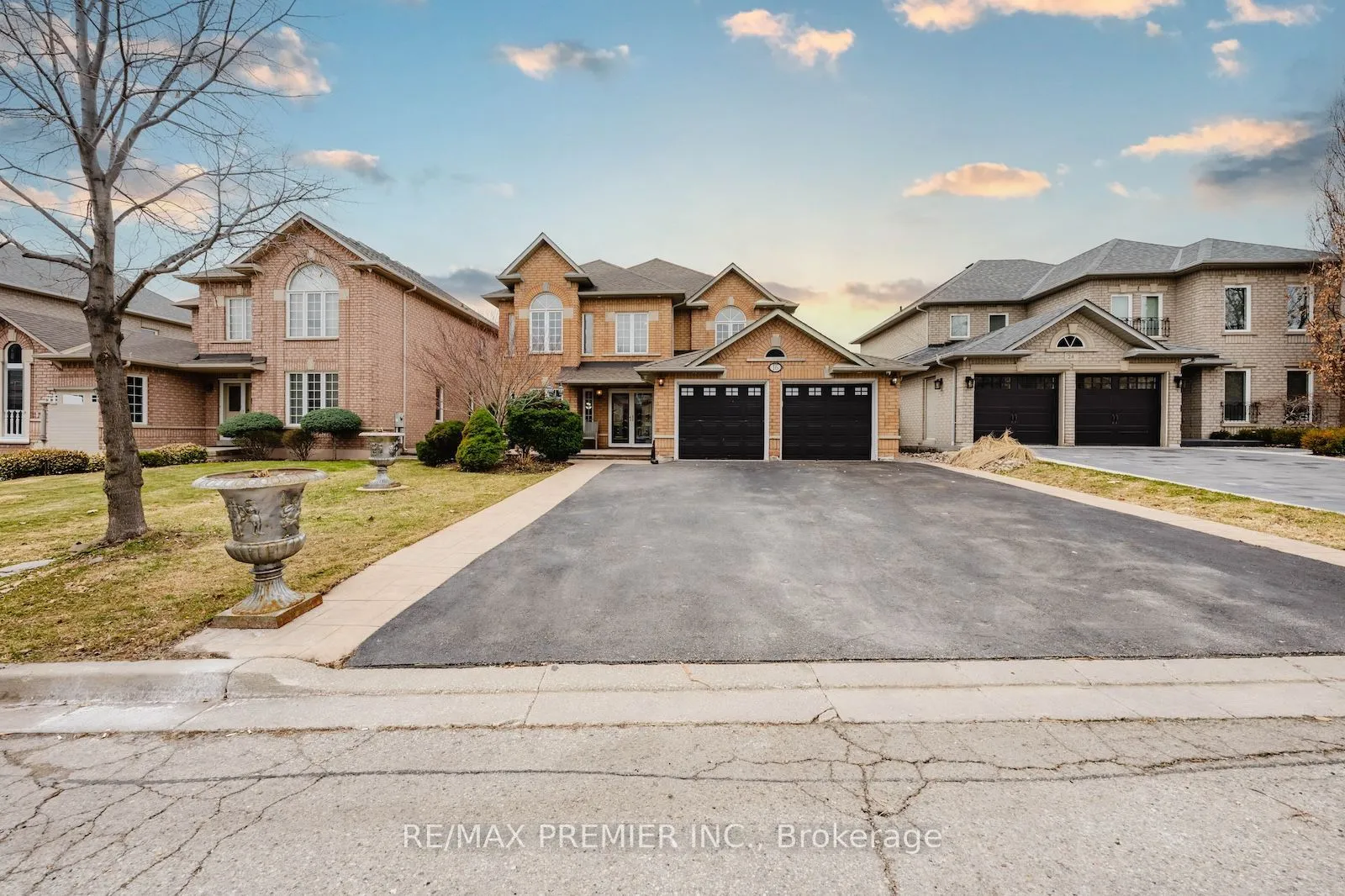 Detached Home For Lease | N13620244