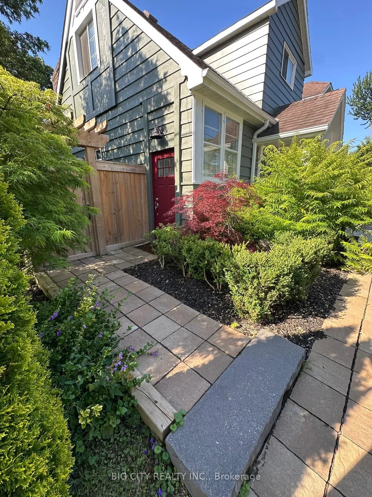 Detached Home For Lease | N13629332