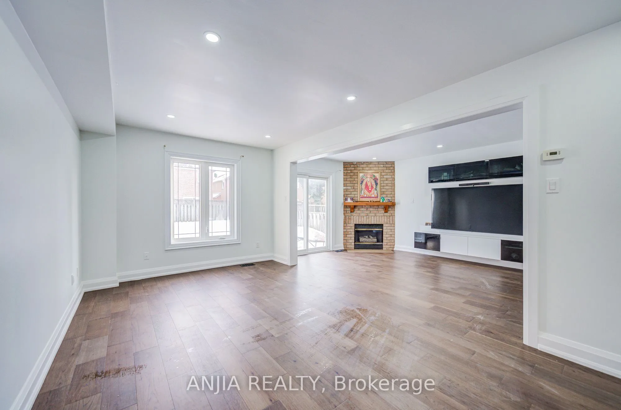 Detached Home For Sale | N13645132