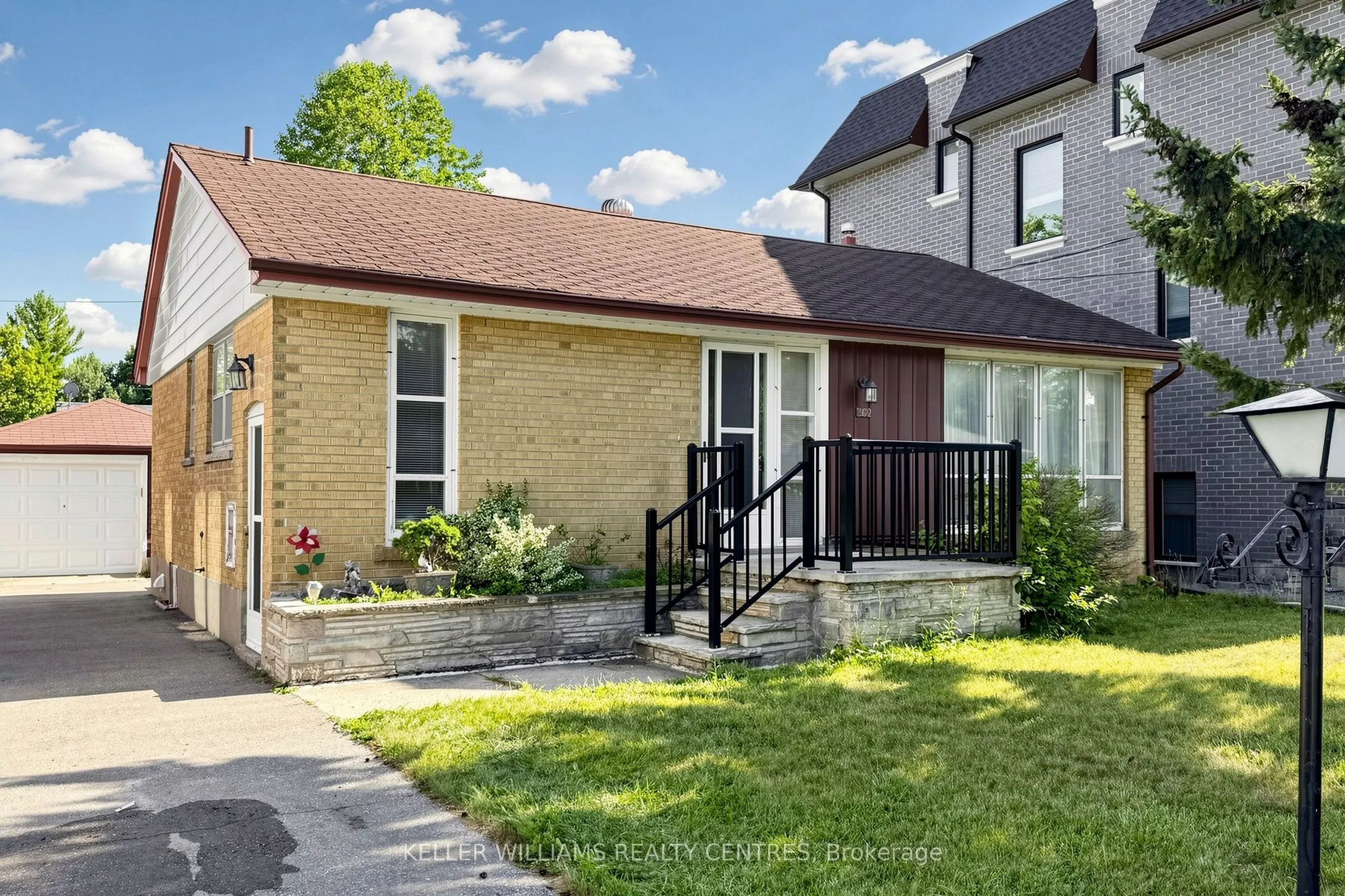 Detached Home For Sale | N13646110