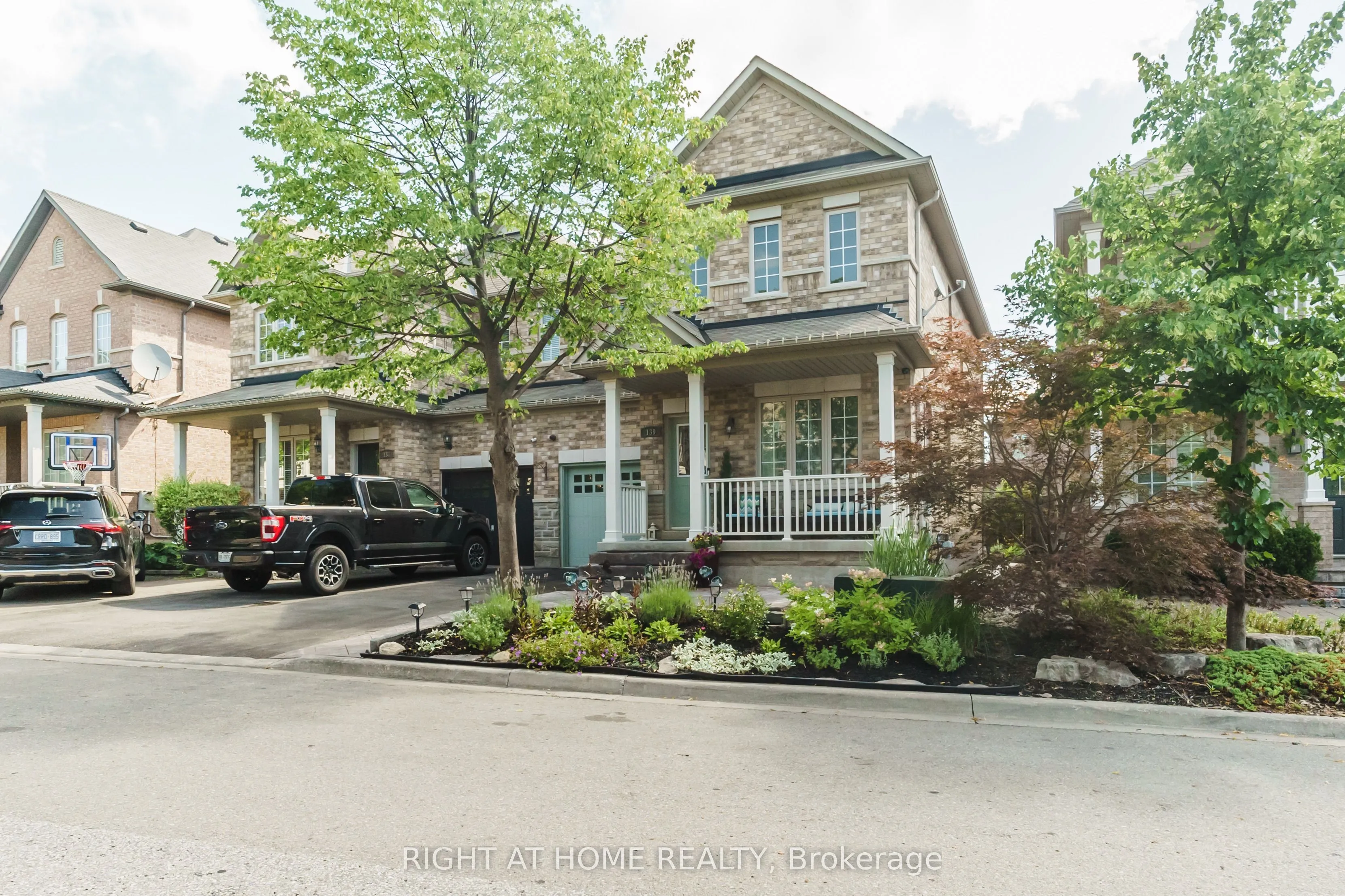 Semi-Detached Home For Sale | N13653310