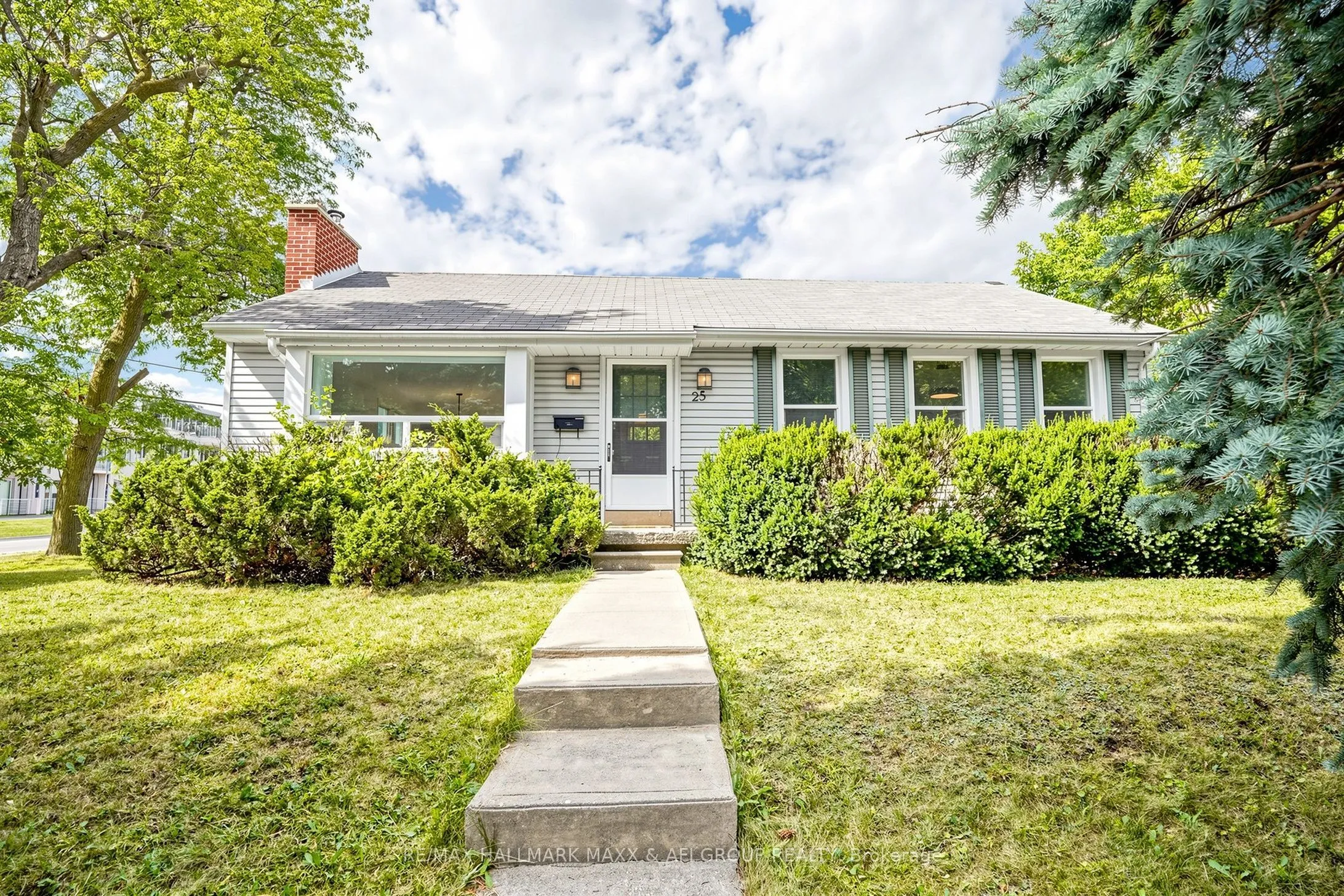 Detached Home For Lease | N13682538
